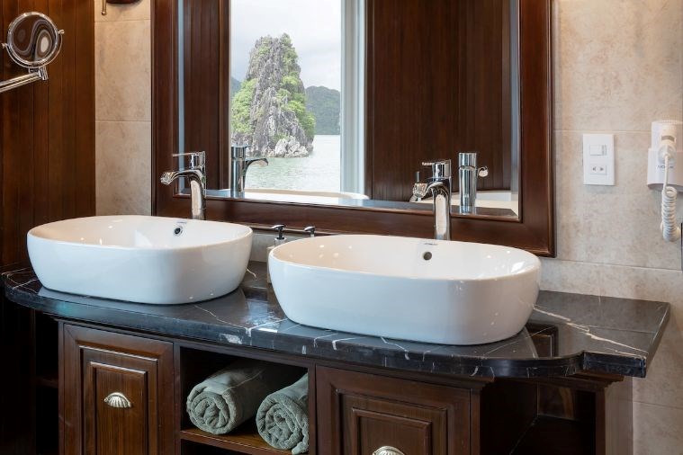 Du Thuyền Paradise Elegance Hạ Long